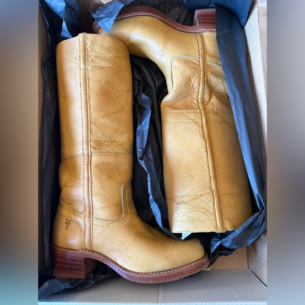 FRYE πΊπΈ Campus Longhorn Stitch Boots In Banana - Picture 14 of 16